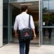 Bolsa Carteiro Masculina Personalizada, perfeita para brindes e eventos.